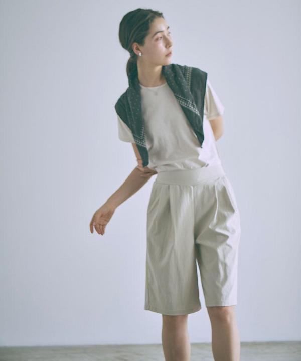 sheer satin タックハーフパンツ
