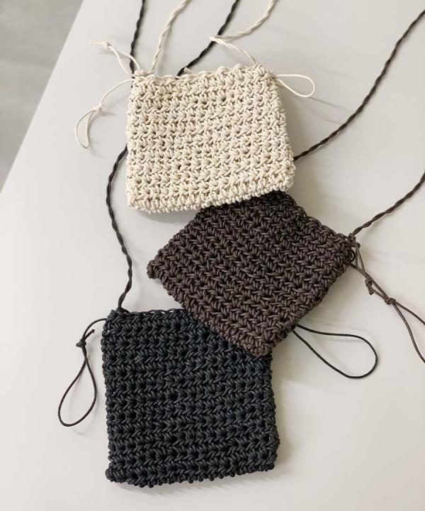 SLIPPERY POUCH