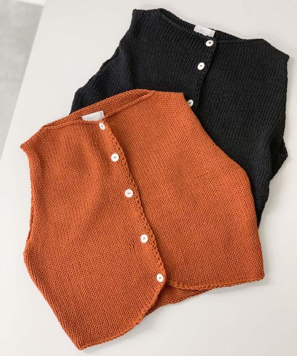 BUTTONED CROP VEST