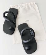 N SANDALS