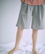 sheer satin タックハーフパンツ